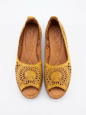 Spring Step Yellow Laser-Cut Peep-Toe Leather Flats size 41